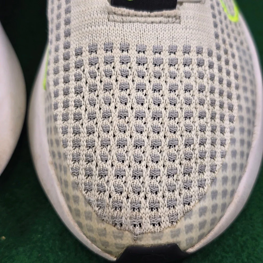 Nike Interact Running Shoes Mens 9 Light Bone Volt Flyknit Logo FD2291-100